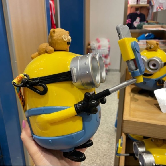 Universal Studios Minion Selfie Bob & Tim Collectible Popcorn Bucket NWT - Picture 2 of 8